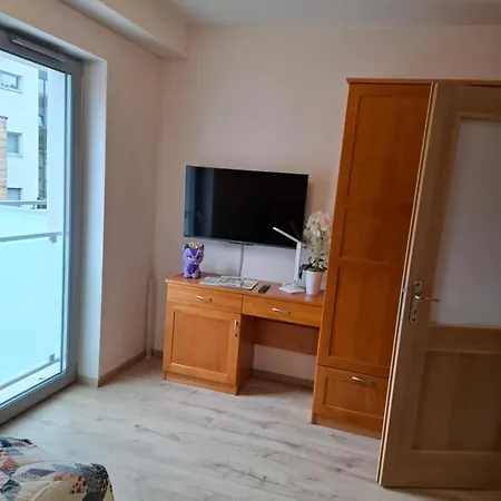 Apartament Wanda z tarasem widokowym na jezioro *