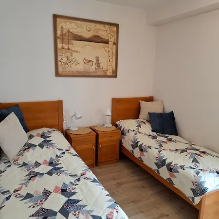 Apartament Wanda z tarasem widokowym na jezioro *